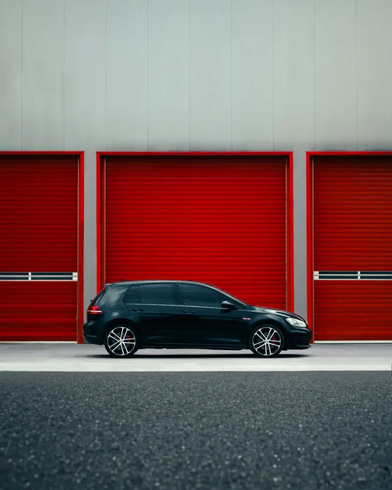 Co trzeba wiedzieć przed kupnem bramy garażowej